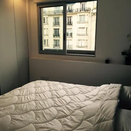 Appartamento A Deux Pas Des Champs Elysees Parigi