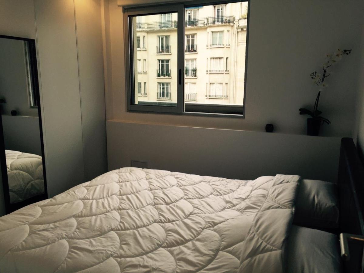 Appartamento A Deux Pas Des Champs Elysées Parigi